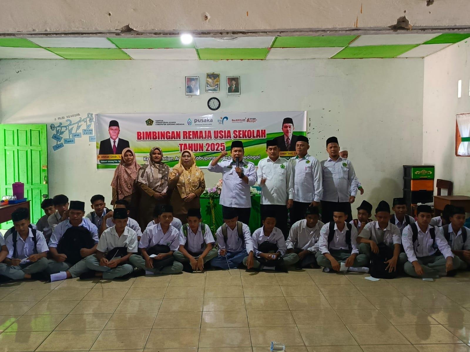 Ka.KUA Teluk Mengkudu Fasilitator BRUS ( Bimbingan Remaja Usia Sekolah)