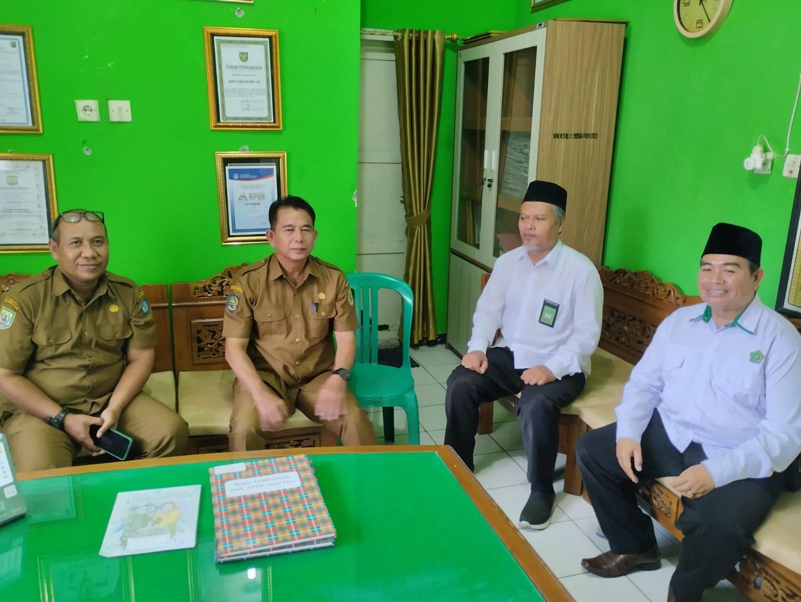 Kepala KUA Curup Selatan dan Penyuluh Senior Kunjungi SMKN 3 Rejang Lebong Bahas Kerja Sama