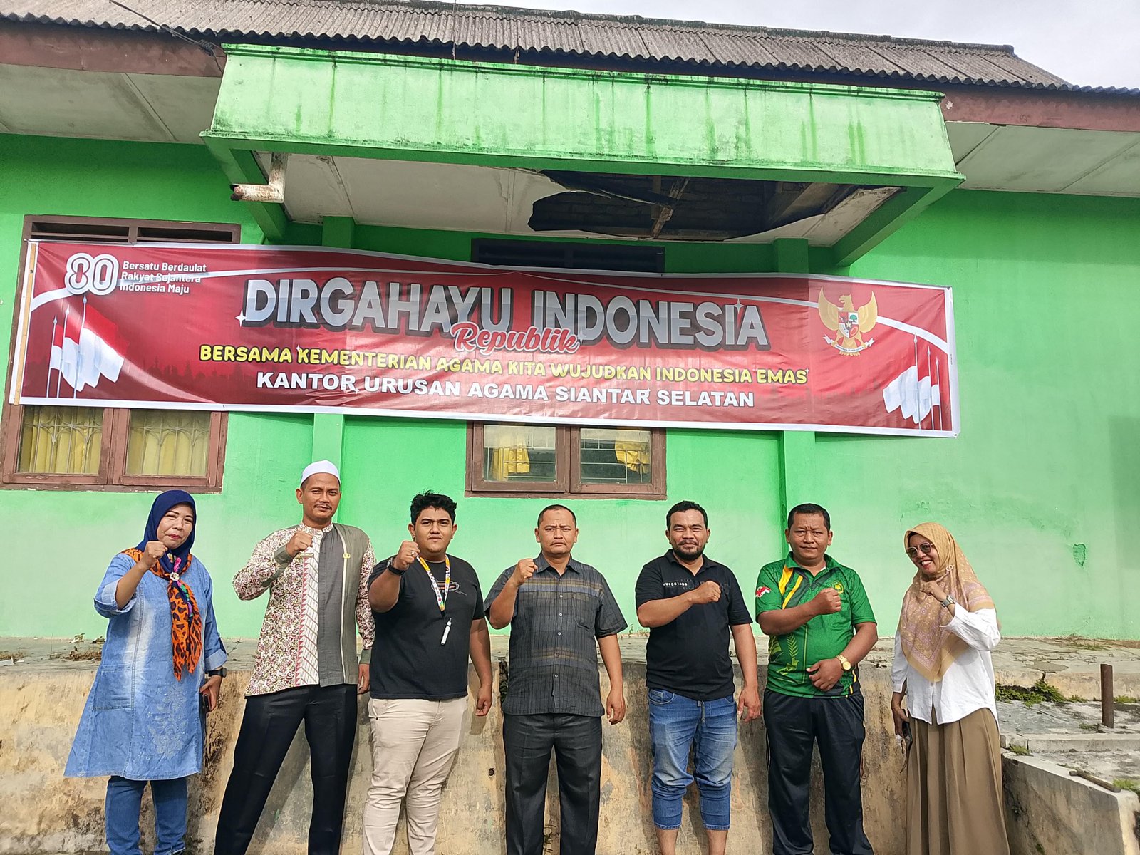 KUA Siantar Selatan Gelar Gotong Royong Bersih-Bersih Kantor Setiap Jumat