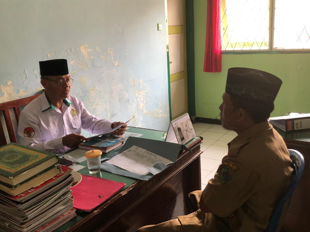 Penghulu KUA Curup Selatan Terima Berkas Nikah, Siap Laksanakan Layanan 7 in 1