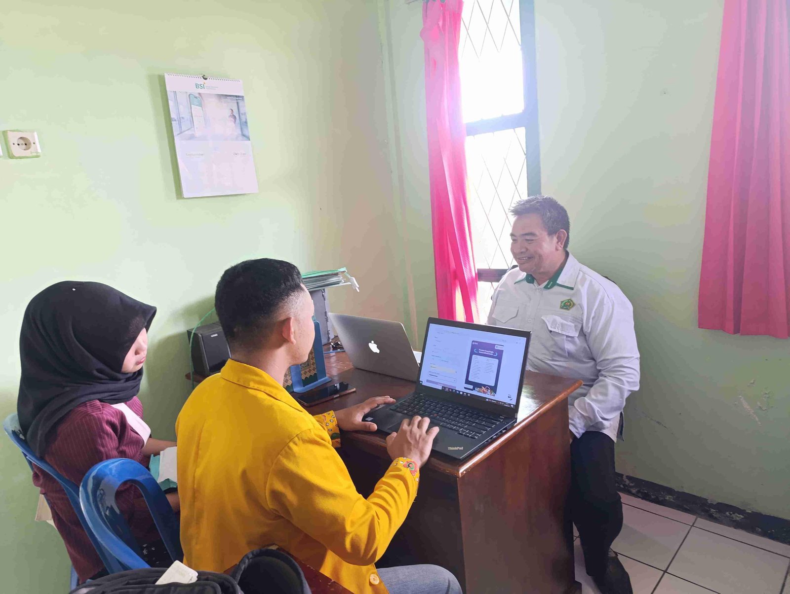 KUA Curup Selatan Dampingi Mahasiswa dalam Proses Pendataan Produk Halal