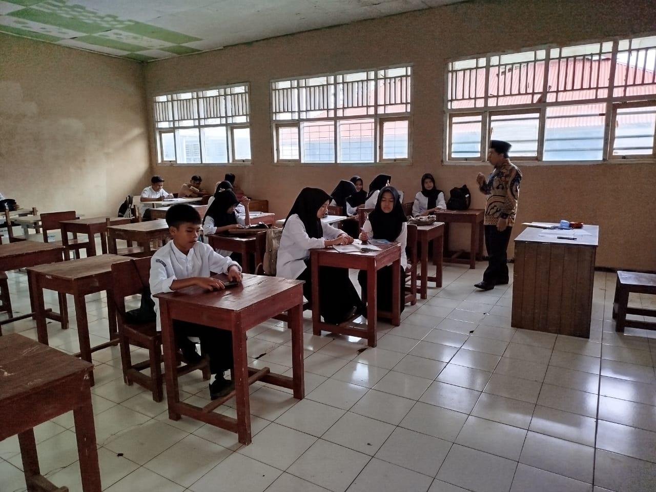 Bentengi Akhlak Siswa, KUA Binduriang Ajak Generasi Muda Teguhkan Rukun Iman