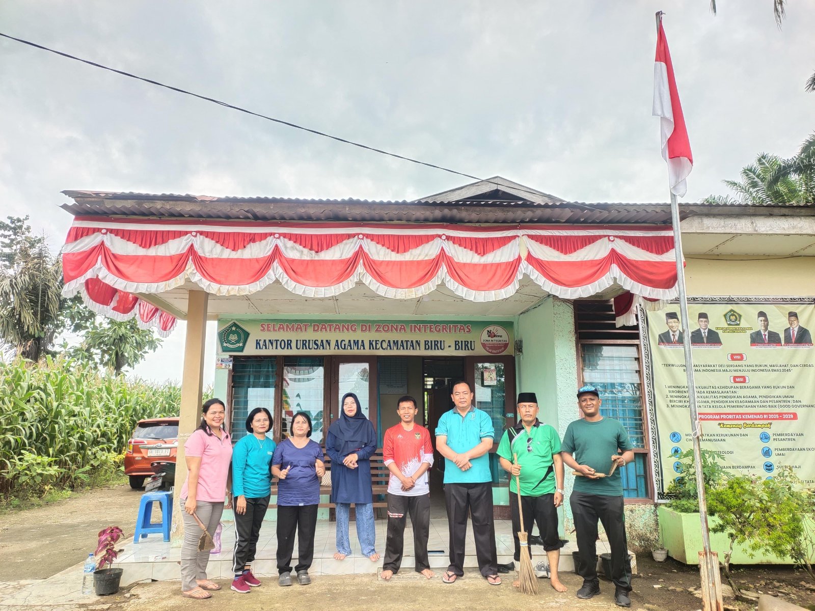 Jajaran KUA Biru-Biru Gelar Kerja Bakti Sambut HUT RI ke-80