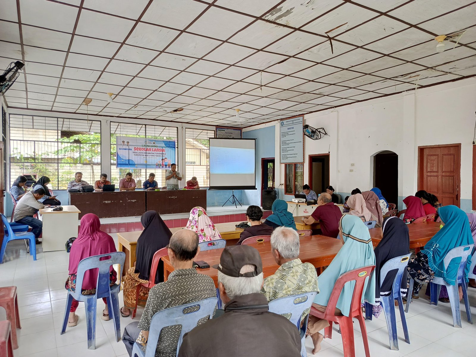 KUA Tuhemberua Hadiri Peresmian Sekolah Lansia di Desa La’aya
