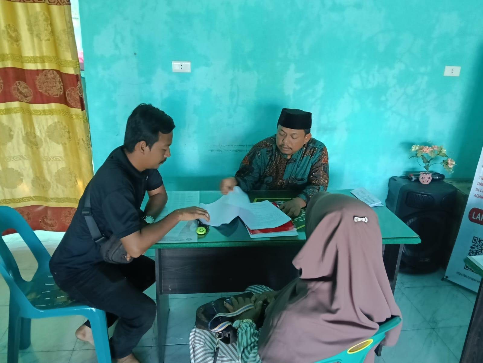 Kepala KUA Sei Kepayang Terima Warga Konsultasi Hukum Islam Tentang Pembuatan Akta Ikrar Wakaf (AIW) 