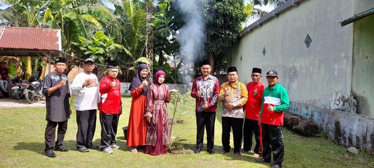 Ajak Catin Tanam Pohon, KUA Hamparan Perak Laksanakan Program Ekoteologi 