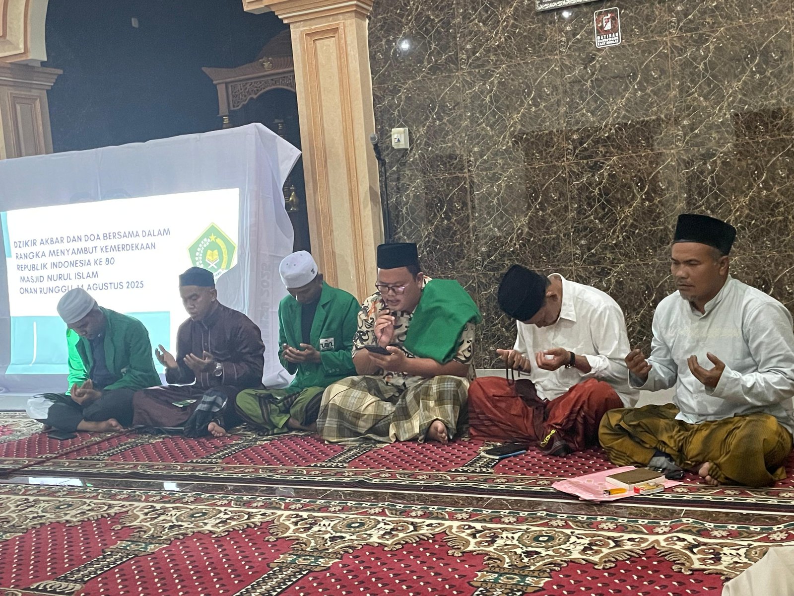 Jajaran ASN KUA Onan Runggu Gelar Zikir Akbar dan Doa Bersama Sambut HUT RI ke-80