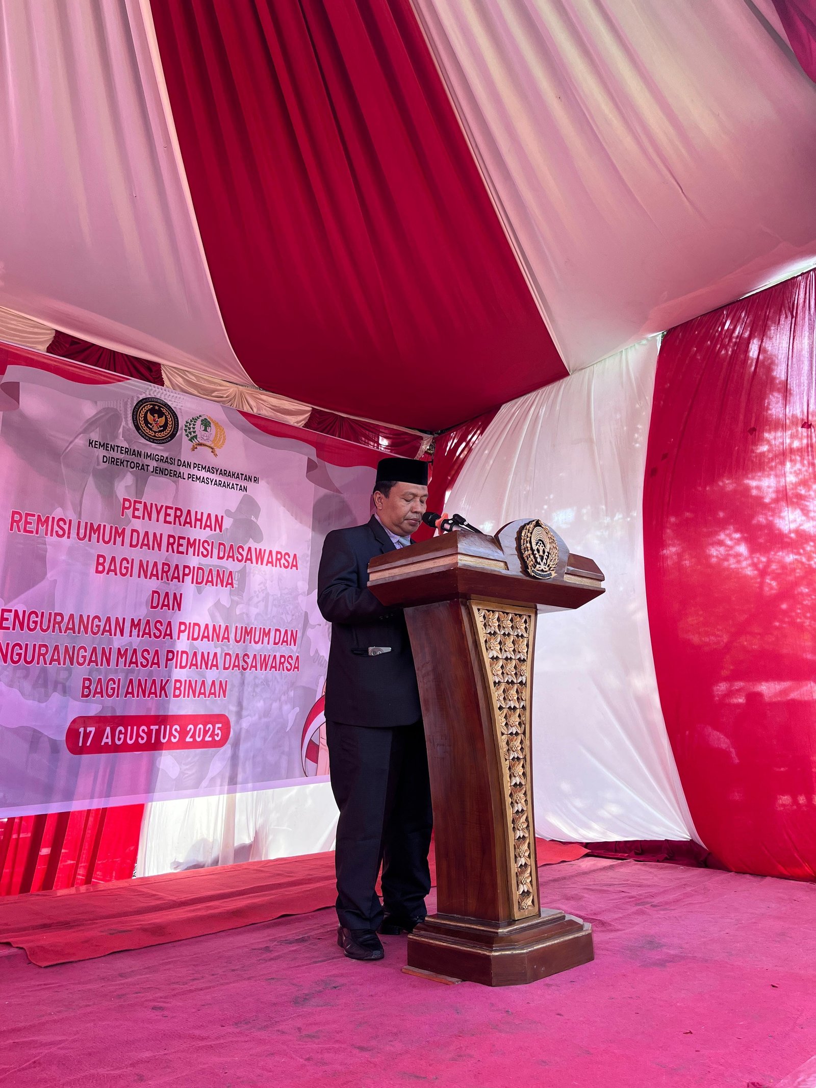Kepala KUA Rantau Utara Pimpin Doa di Dua Tempat pada HUT ke-80 RI