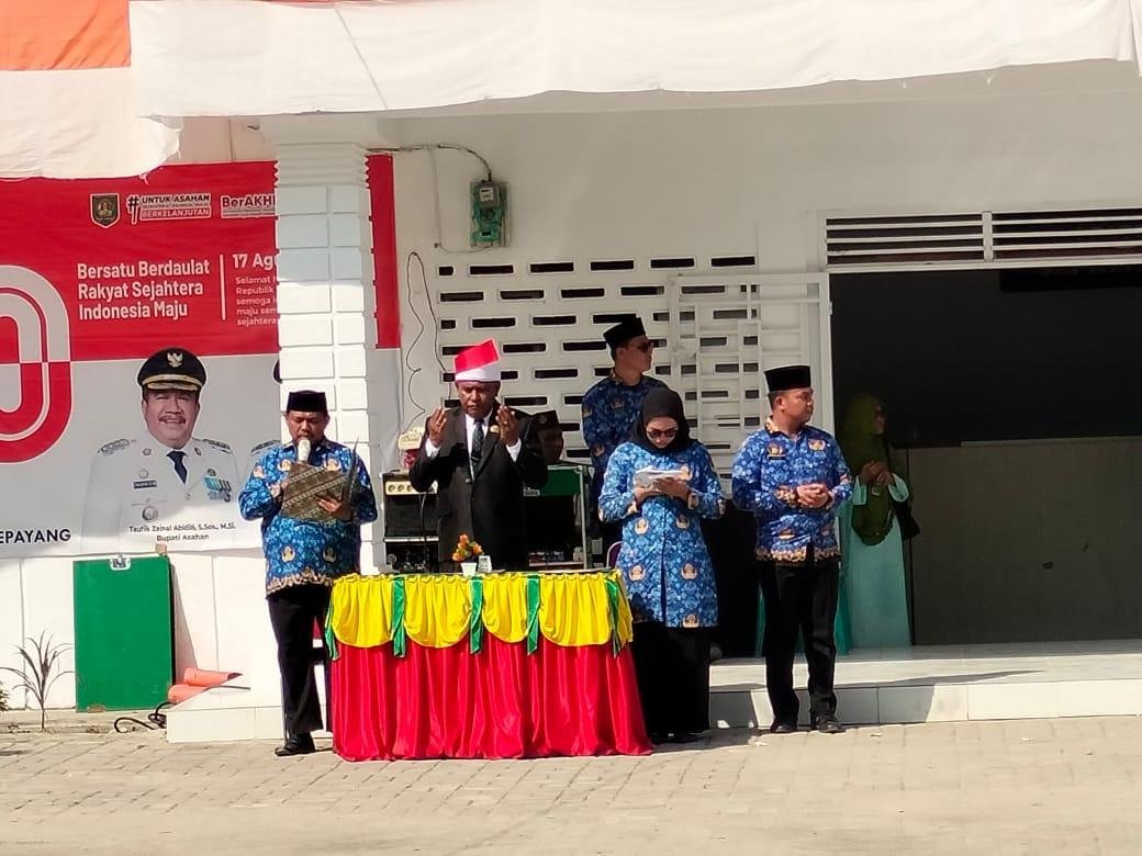 Kepala KUA Sei Kepayang Pimpin Doa di Upacara Peringatan HUT Ke-80 RI