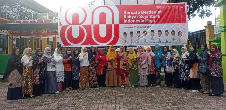 Semangat Kemerdekaan, ASN KUA Curup dan Dharmawanita Kemenag Rejang Lebong Pererat Silaturahmi