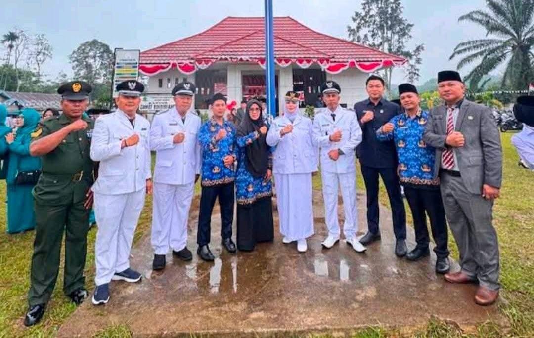 Khidmat dan Penuh Semangat, KUA Binduriang Hadiri Upacara Kemerdekaan di Kecamatan