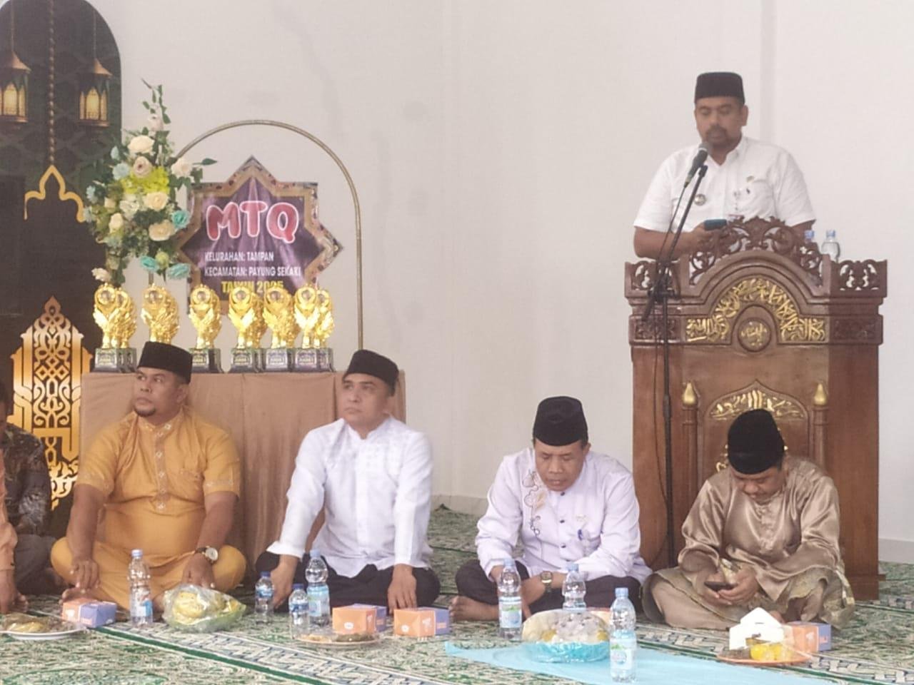 Ka. KUA Payung Sekaki Hadiri Pembukaan  MTQ Tingkat Kelurahan Tampan