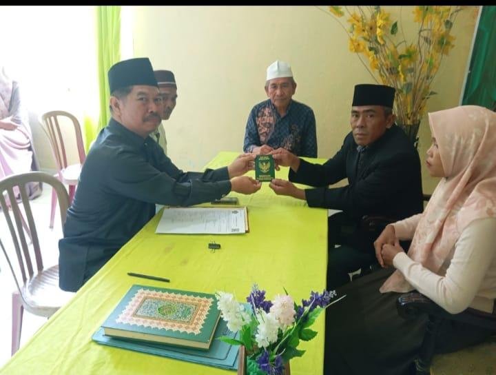 Akad Nikah di KUA Sindang Kelingi Berjalan Lancar, Pasangan Catin Apresiasi Pelayanan Cepat dan Mudah