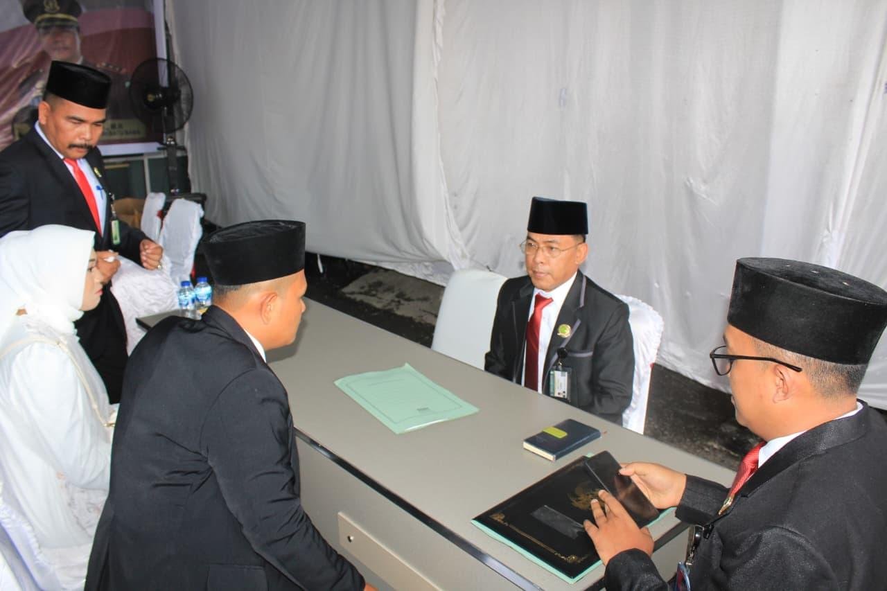 Kejaksaan Negeri Batubara Gelar Nikah Massal, Ka KUA Lima Puluh Beri Tausyiah dan Doa