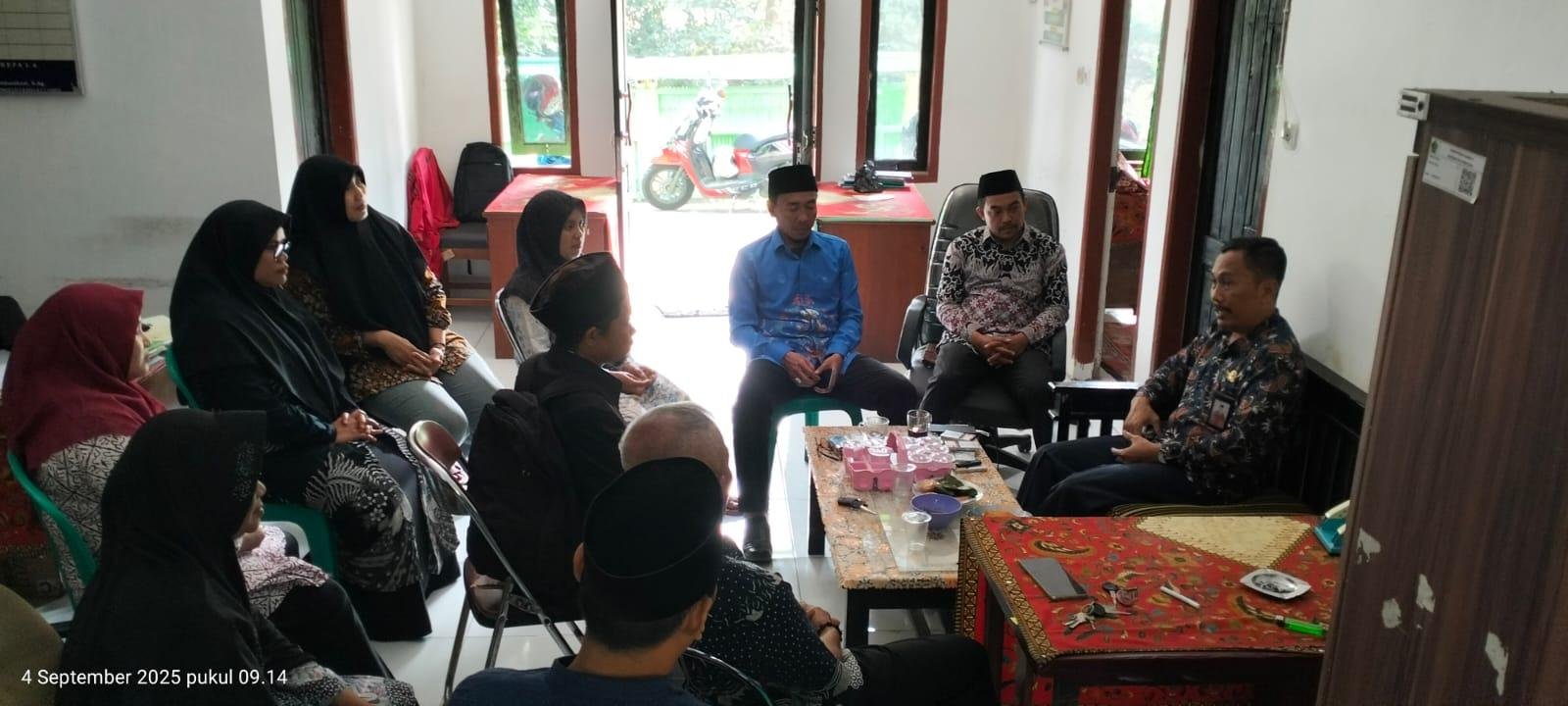 Kasubag Kemenag Lebak Tekankan Peran Pegawai KUA Cibadak Jaga Kesejukan Masyarakat