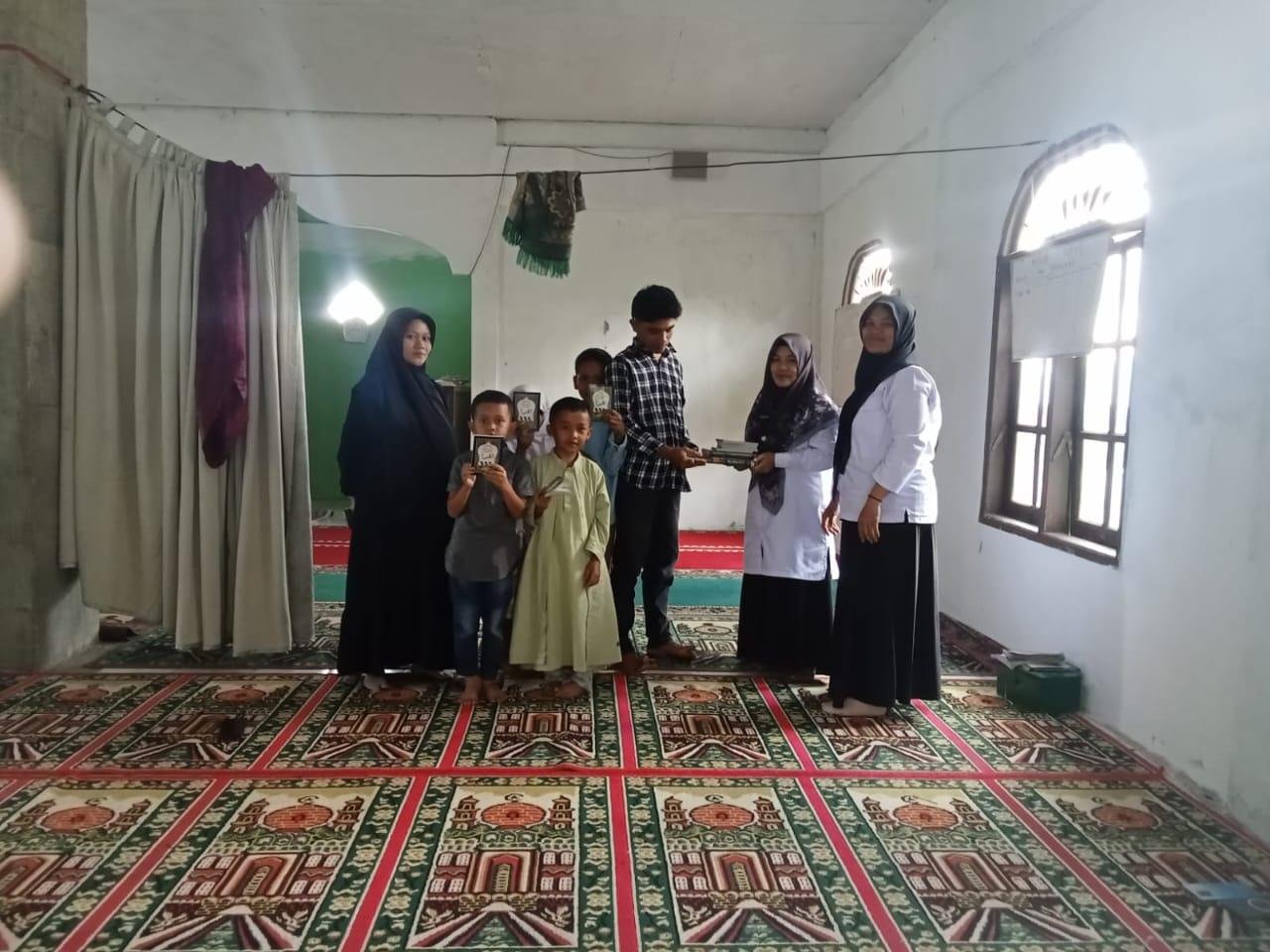 KUA Pegagan Hilir Terima Donasi Buku Keagamaan dari Donatur Medan, Perkuat Literasi Umat