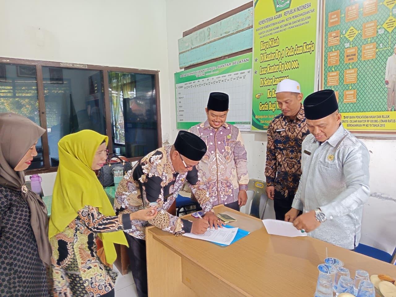 KUA Siantar Selatan Lakukan Serah Terima Jabatan, Kakan Kemenag Tegaskan Pentingnya Pelayanan Prima
