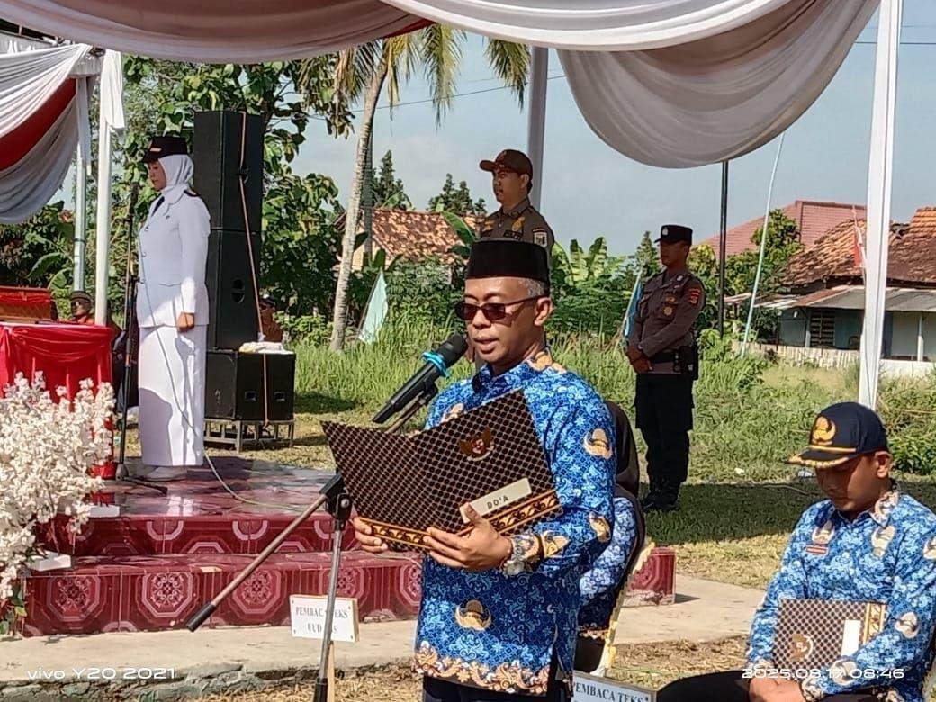 Kepala KUA Batanghari Subhan Pimpin Doa di Upacara HUT ke-80 RI