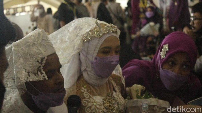 Bahagianya Eko Ikat Janji Suci Lewat Nikah Massal Difabel di Bandung