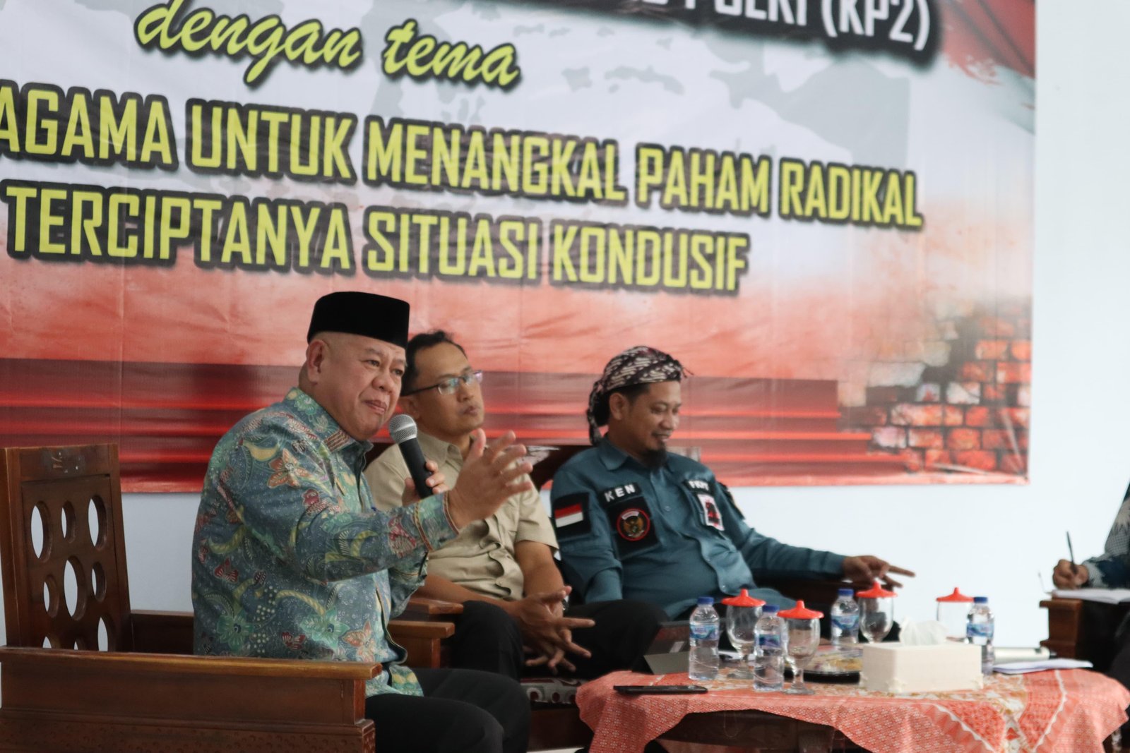 Plt. Kakanwil Kemenag Lampung Tinjau Langsung Kinerja Operator E-Wakaf KUA Way Jepara