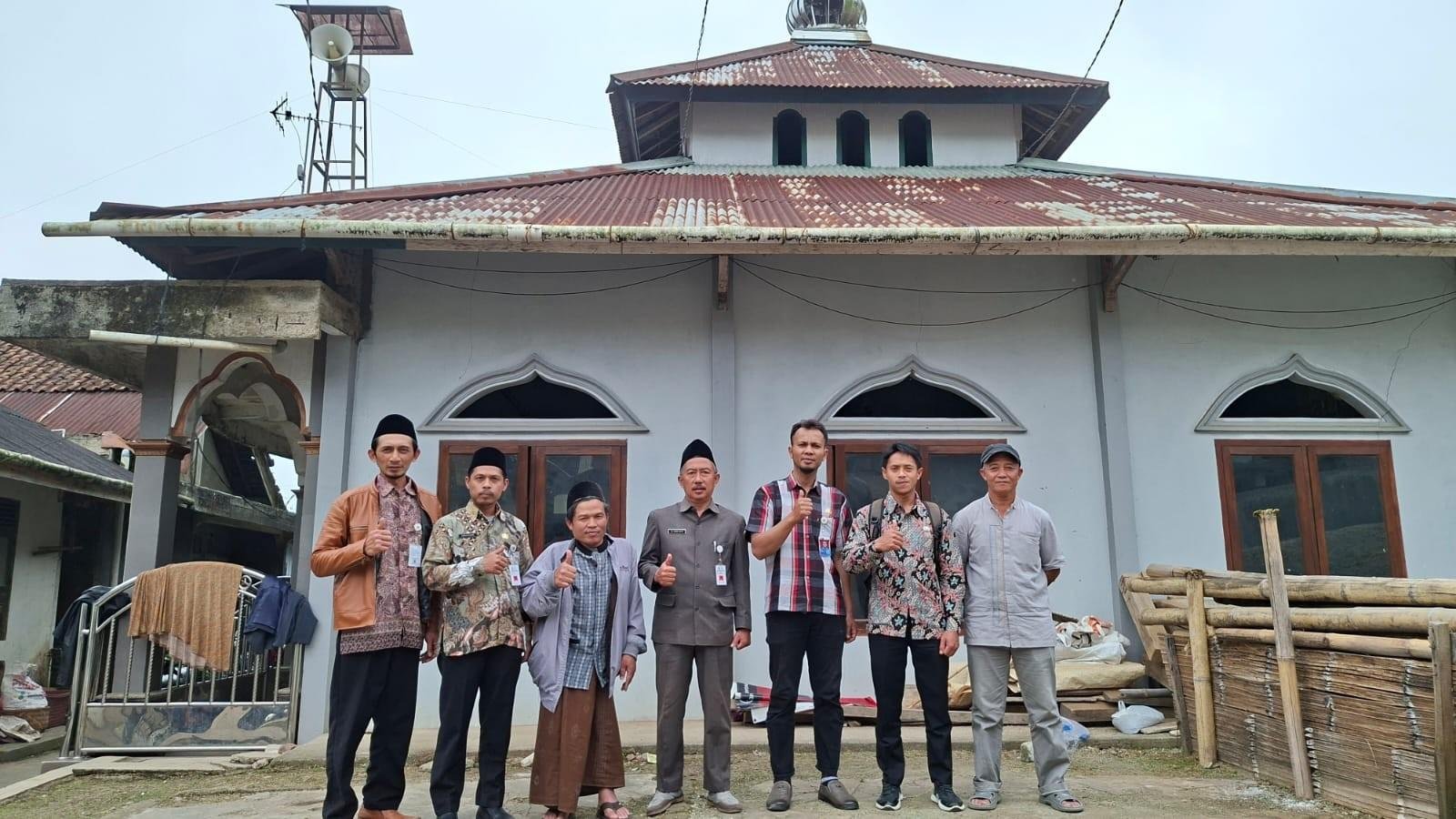 KUA Karangkobar Teguhkan Amanah Umat: Verifikasi Tanah Wakaf  Madin Al Hidayah