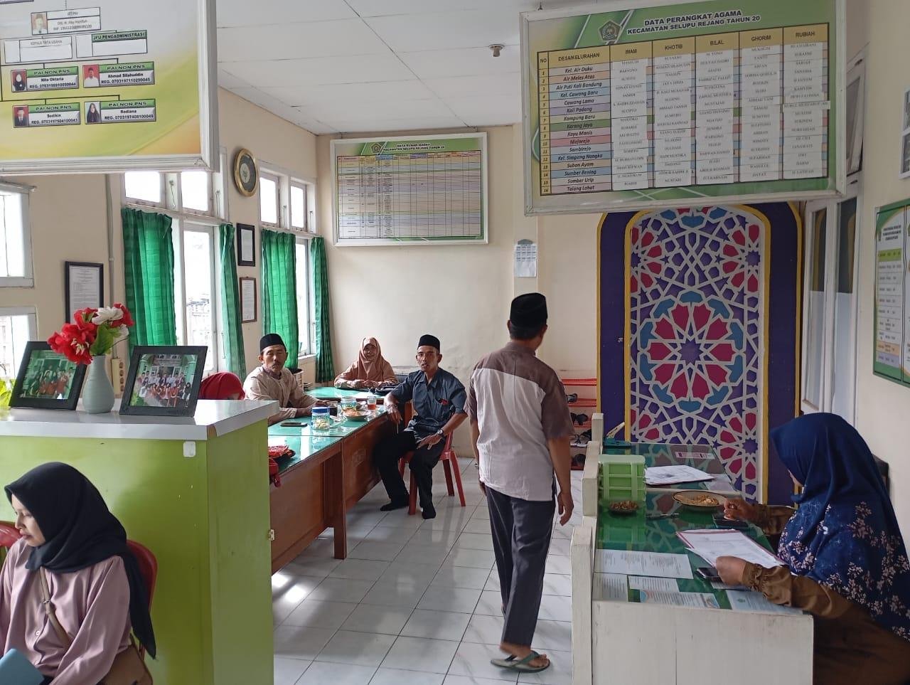 Kerja Fleksibel di Hari Jumat, KUA Selupu Rejang Pastikan Pelayanan Tak Terputus