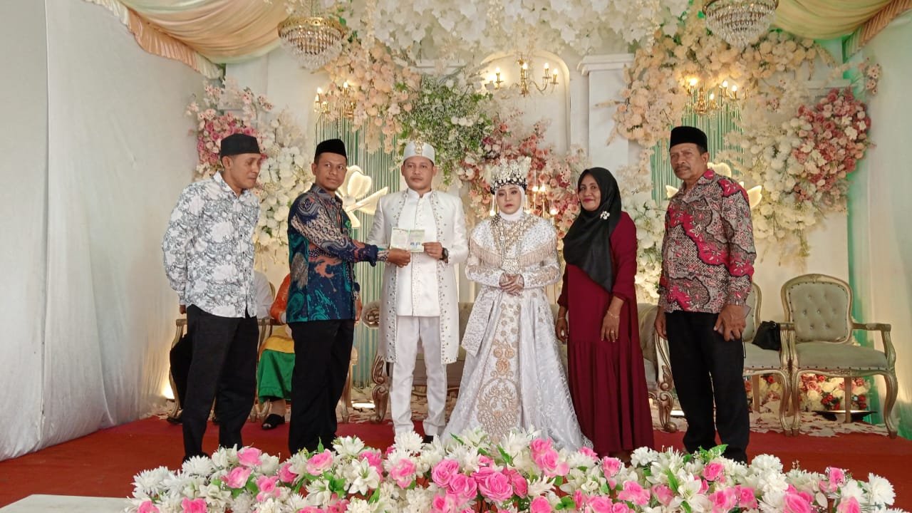 KUA BACAN, BKKBN DAN DINAS DUKCAPIL HAL-SEL HADIRI AKAD NIKAH DI DESA LABUHA