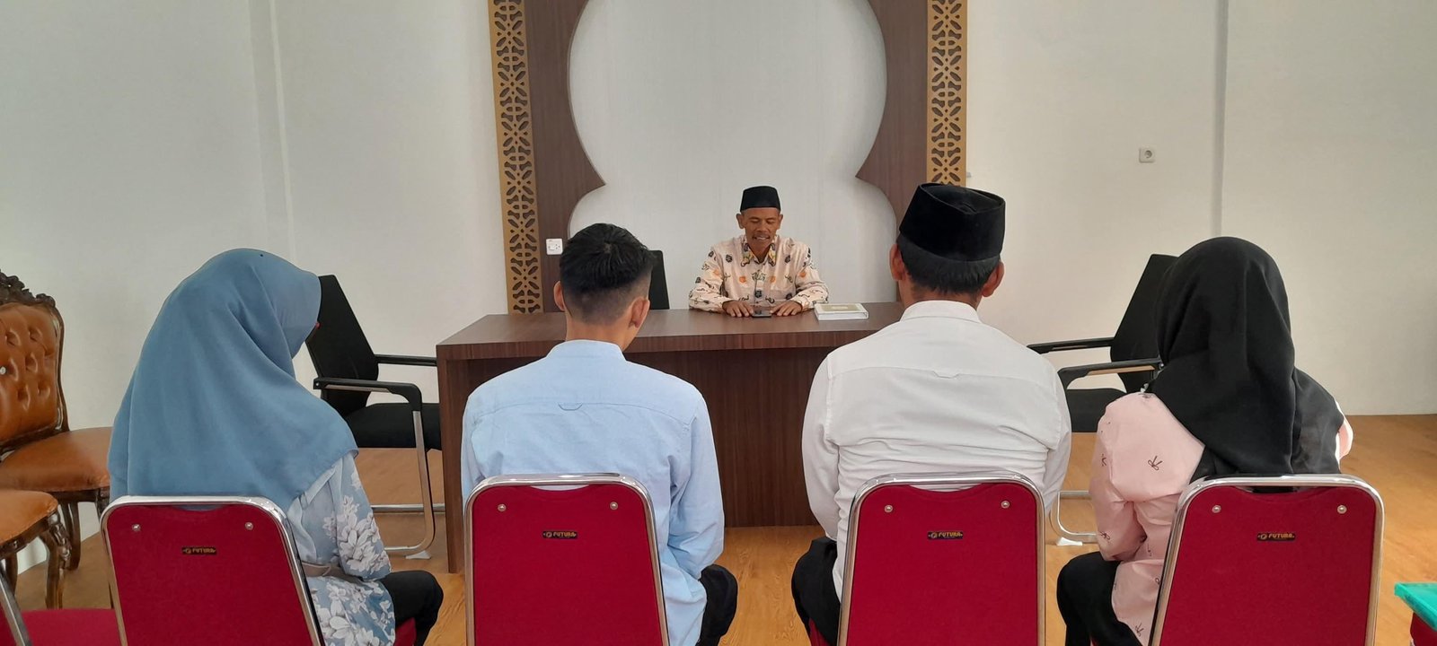 Kepala KUA Curup, H. Suryono, Beri Wejangan Bermakna bagi Pasangan Catin