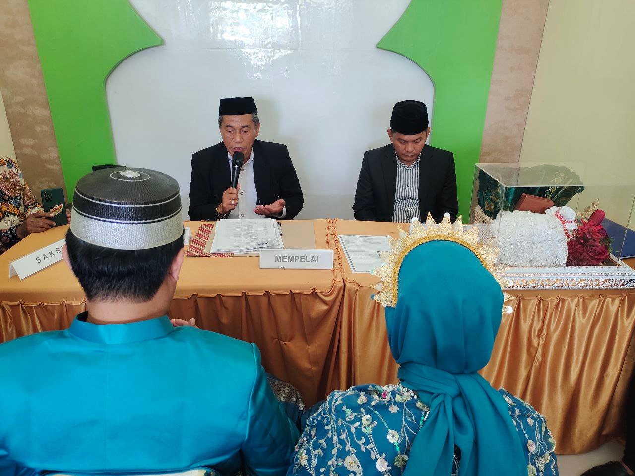 Kepala KUA Sinjai Utara Pandu Prosesi Akad di Balai Nikah, Berikan Pesan Penting kepada Pasangan Ini