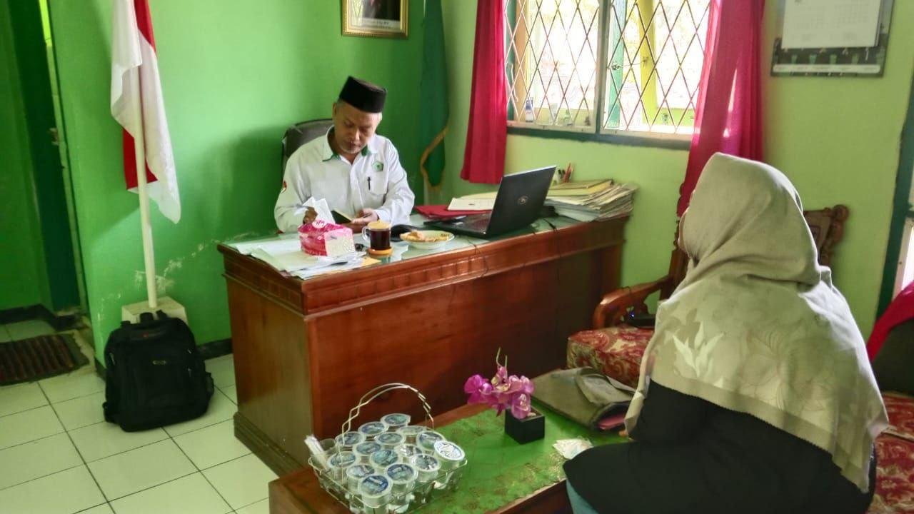 Kepala KUA Curup Selatan Berikan Pelayanan Konsultasi Wali Nikah kepada Masyarakat