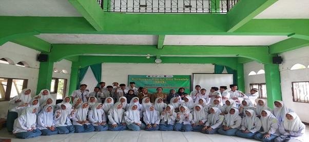 BRUS–BIMWIN Go To School, KUA Purwanegara Ajak Remaja MA Raudlatul Tholibin Jadi Generasi Hebat Bermartabat