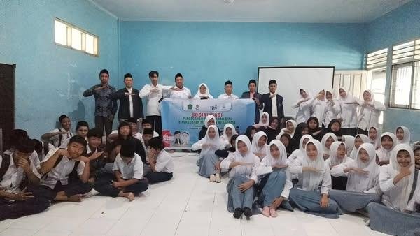 Sosialisasi pencegahan Pernikahan Dini atau Perkawinan Anak dan Penguatan Moderasi Beragama di SMP & SMK Al-Latifiyah Tinggar, Sikur Selatan_KUA SIKUR_LOTIM NTB