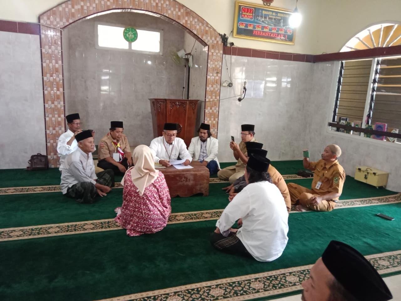 Fasilitasi Ikrar Wakaf, KUA Susukan Gelar Ikrar Wakaf Bersama Masyarakat, Tegaskan Perannya dalam Pemberdayaan Umat